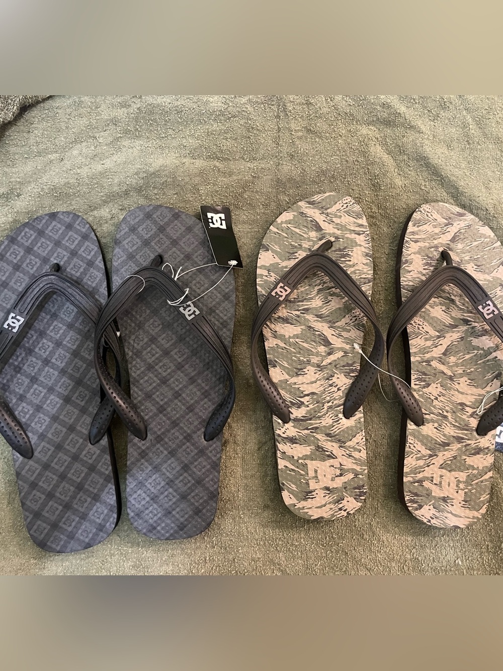 Men's DC  Flip-Flops 2 Pair size 12